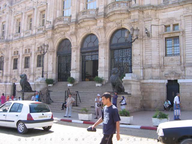 VOYAGE ORAN SEPTEMBRE 2006 23 10 sept. 06 - matin - MAIRIE.JPG